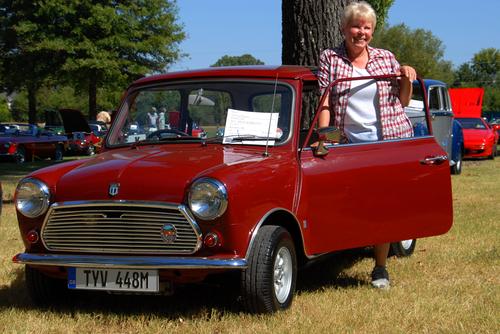 Women and the Mini - Mini Mania Inc. Women and the Mini - Mini Mania Inc.