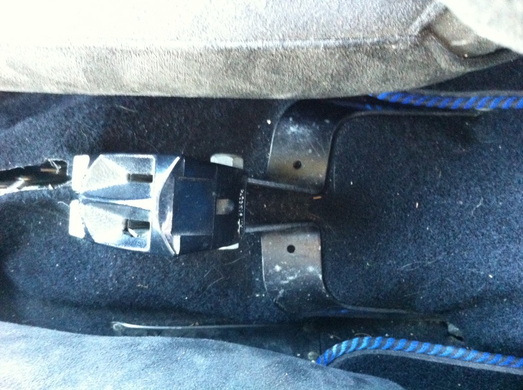 Repair_seat_belt_latch