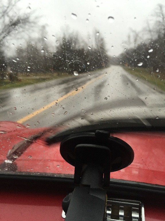 Sealing_a_leaky_windshield