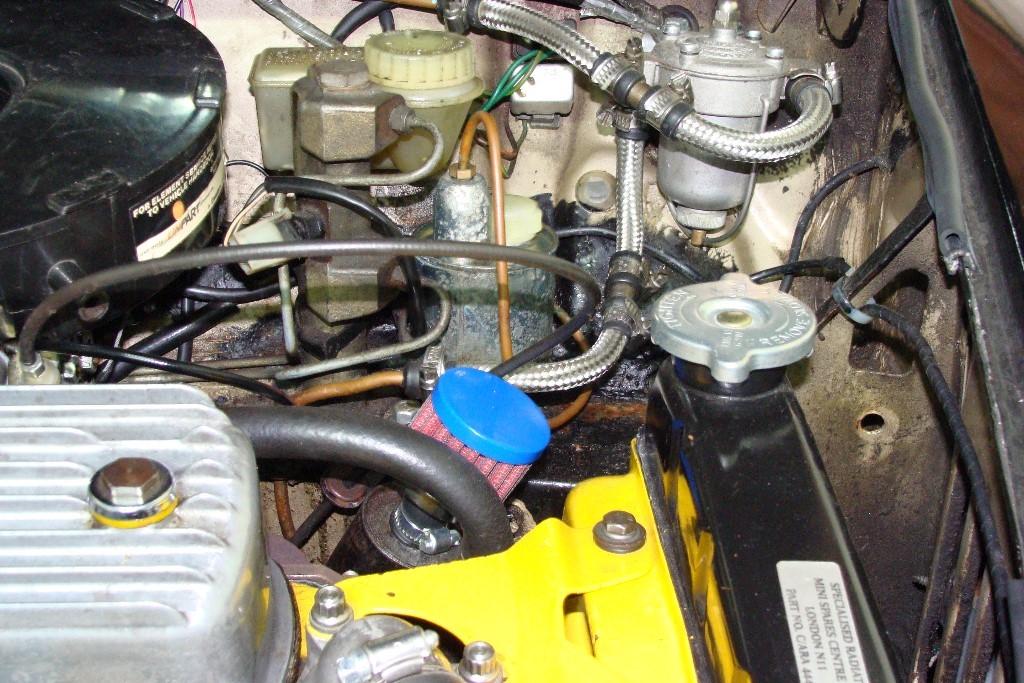 Fuel_is_POURING_out_of_HIF_carb_overflow__only_when_engine_is_running (21)