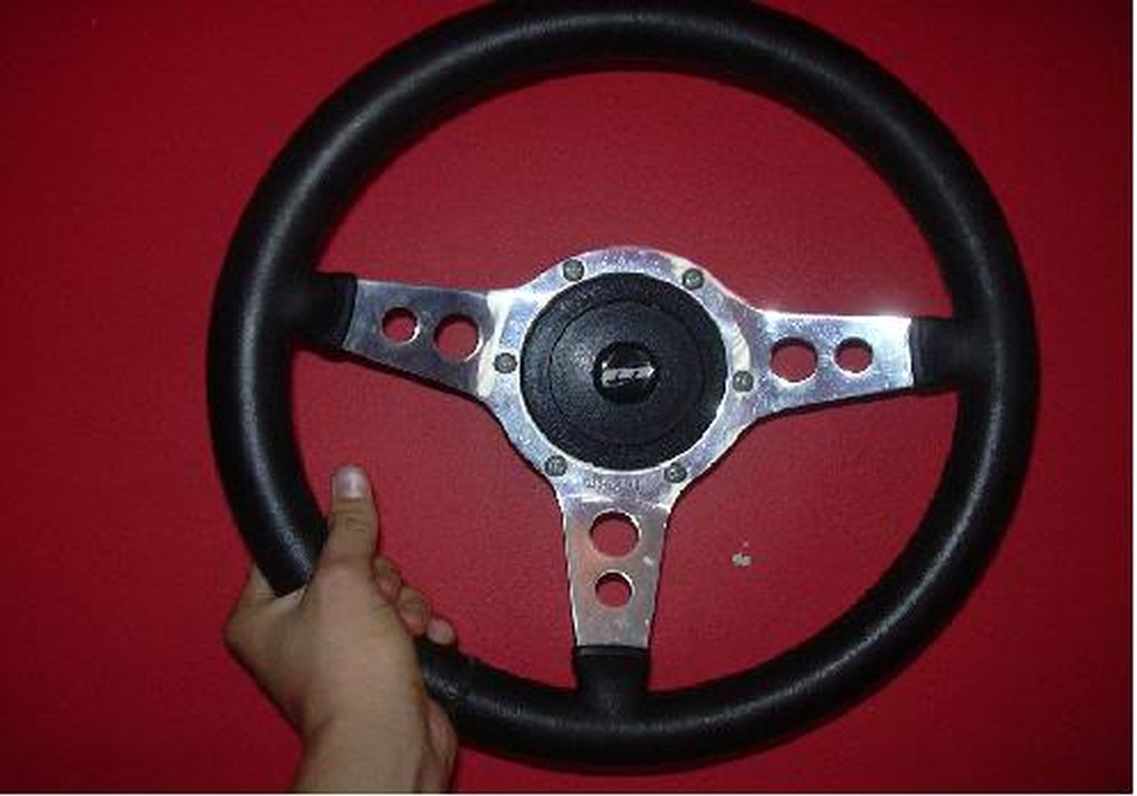 Steering_wheel_crooked (21)